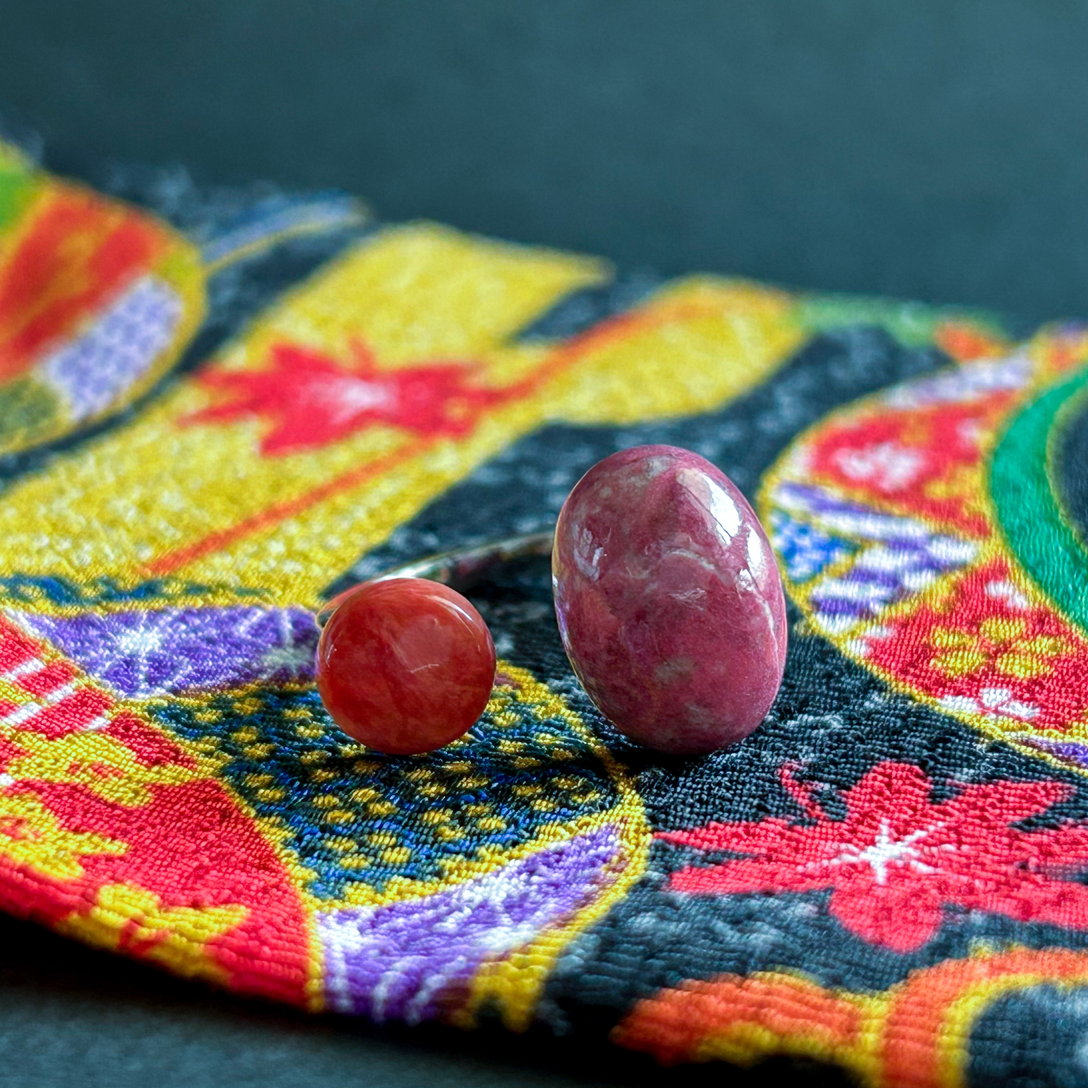 濃いピンク×朱色 オープンリング 春 レトロ 着物の柄のような和テイストの大人指輪 モダン 琉装カラー