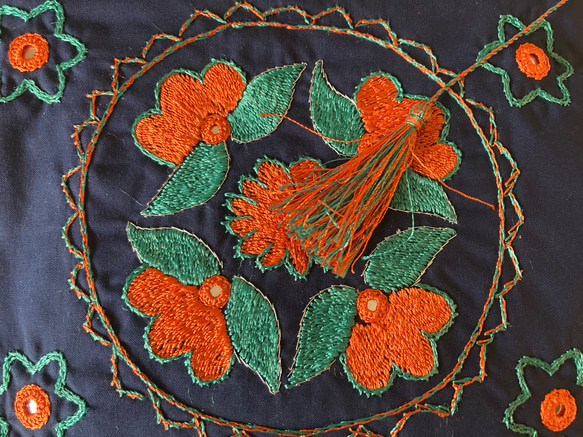 アフガニスタンの刺繍ポーチ ＜手作り＆フェアトレード＞ by Shayma【国内送料無料】 5枚目の画像