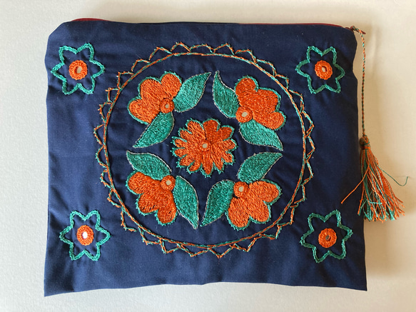 アフガニスタンの刺繍ポーチ ＜手作り＆フェアトレード＞ by Shayma【国内送料無料】 1枚目の画像