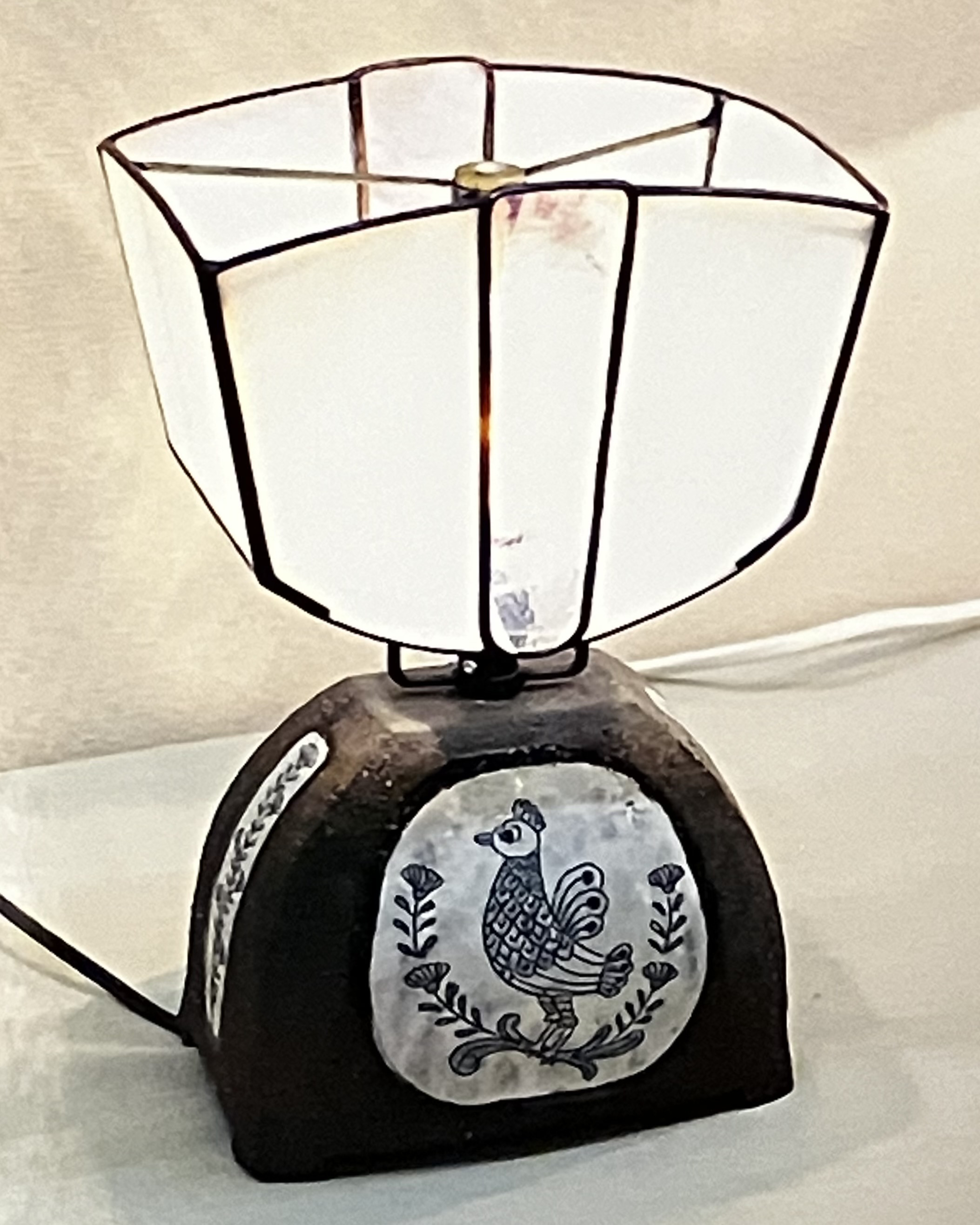 2羽の鳥紋様のランプ