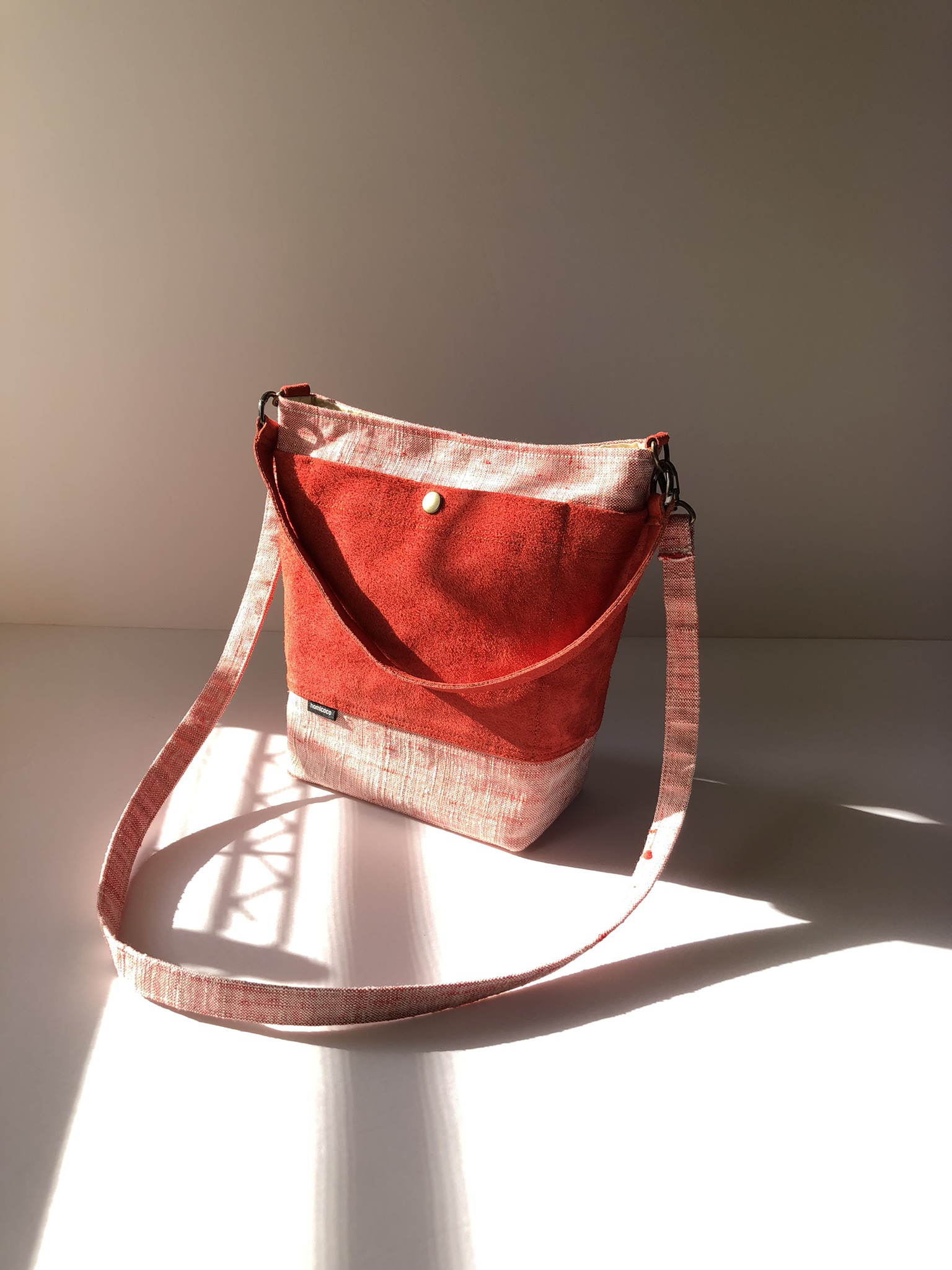 帯リメイク　　バケツ型ショルダーバッグ　　スエード　　スラブ織り　　オレンジピンクカラー