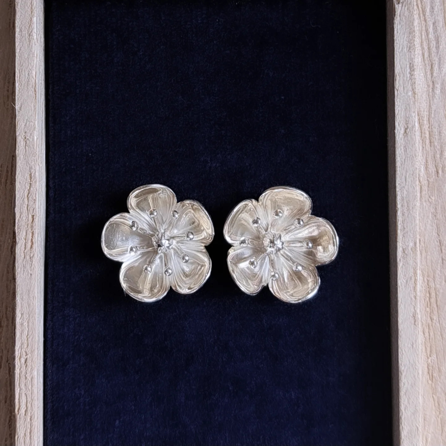 【梅 ピアス】 梅ピアス 花 枝 春 プレゼント  お祝い 入学 卒業 着物アクセサリー 京都