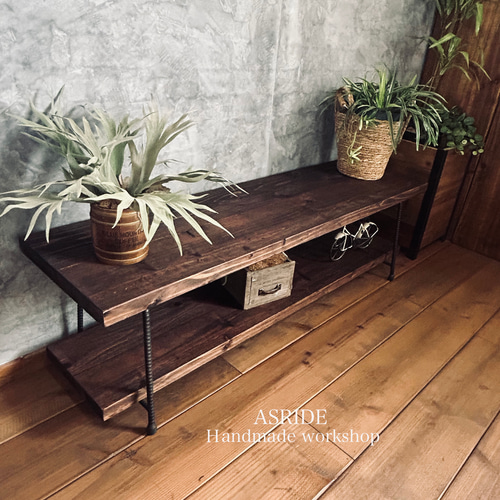 厚みのある無垢材と鉄筋脚のローボード❗️/TVボード/ローシェルフ