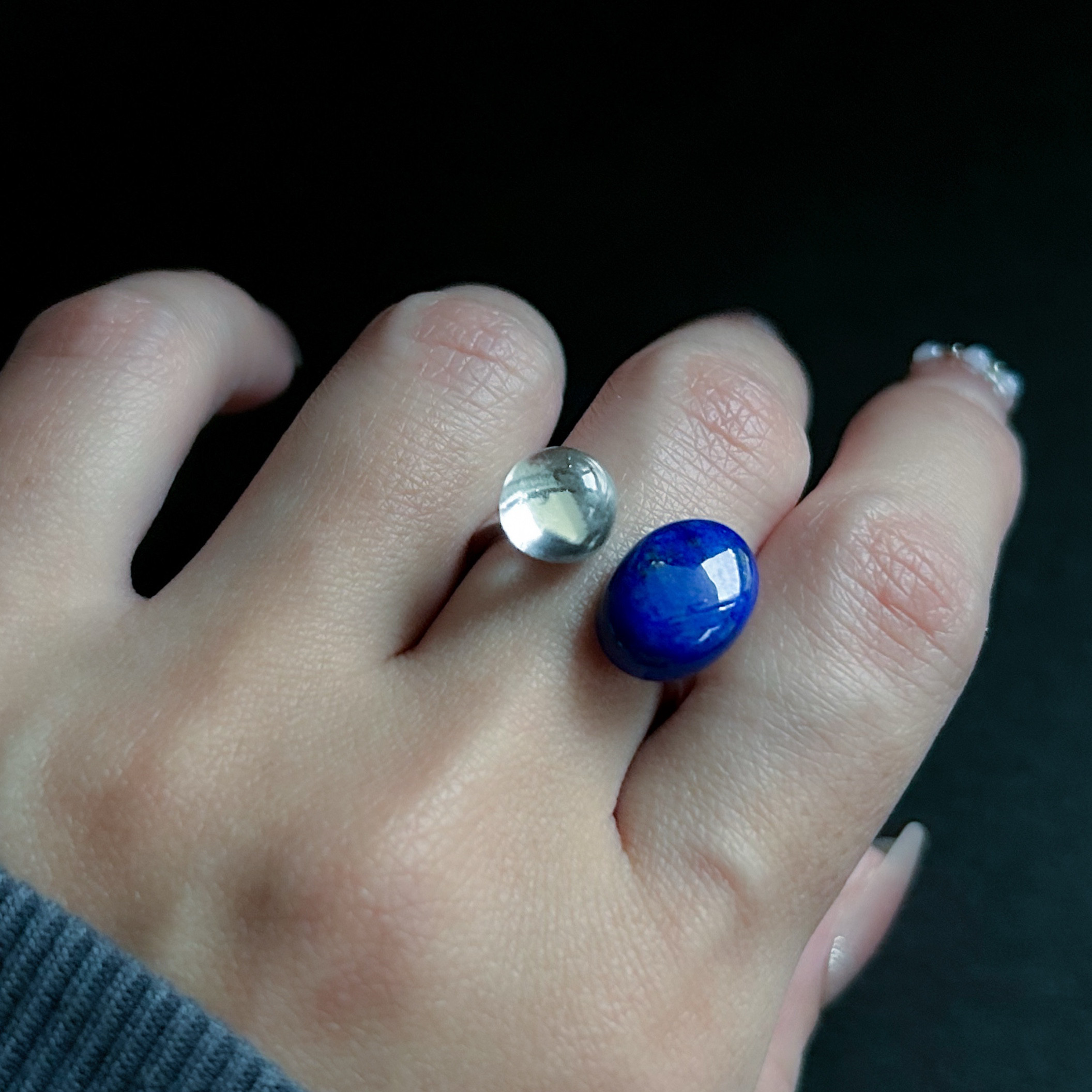 濃青×クリア 天然石オープンリング 大粒 スタイリッシュ 着物 和 装い カッコイイ女性 大人リング 小物 モダン