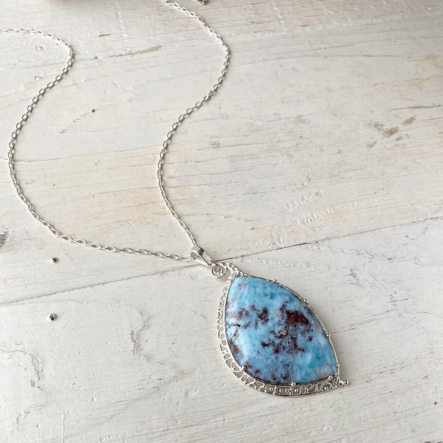 キュープライトインラリマーのペンダント