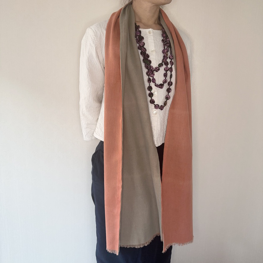 セール品　西洋茜とエンジュの草木手染ストール　麻ウール混　バイカラーロングストール