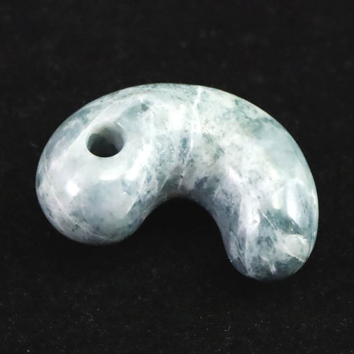 糸魚川翡翠 勾玉 ぷっくり50g超え 糸魚川翡翠 勾玉 ぷっくり50g超え