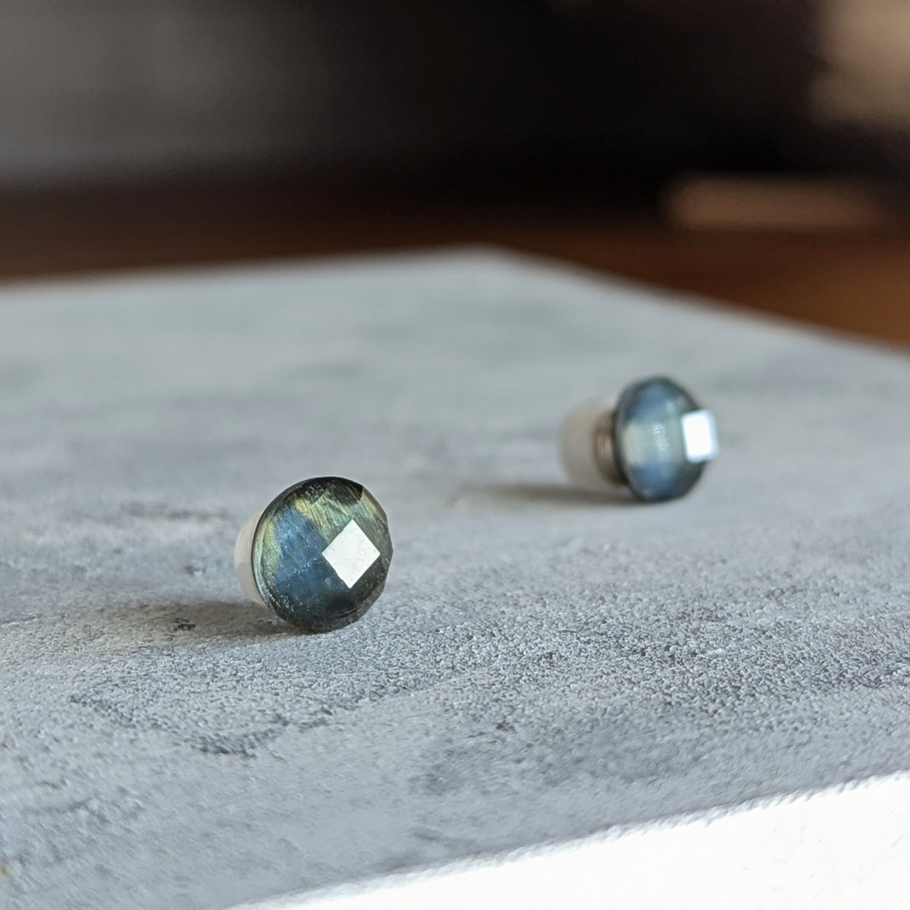 【新品】ムーンストーン×タイガーアイピアスチャーム 新品】ムーンストーン×タイガーアイピアスチャーム 【新品