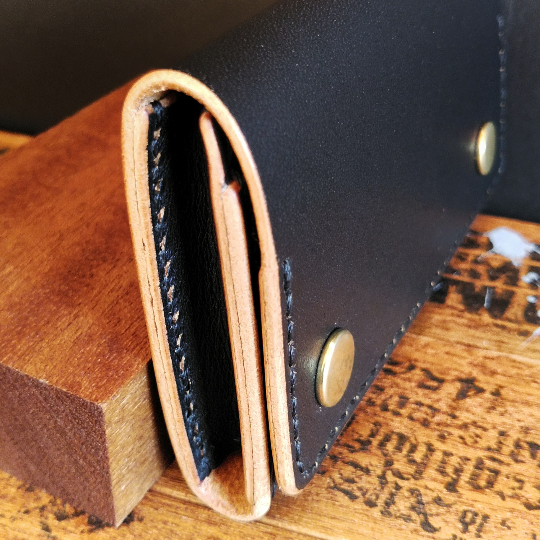 【栃木レザー　茶芯ブラック】 名刺入れ・カードケース