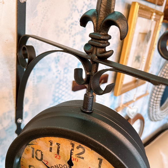 おしゃれな壁掛け時計 №.4  両面時計ウォールクロック  アンティーク時計  回転式  艶無しブラック 4枚目の画像