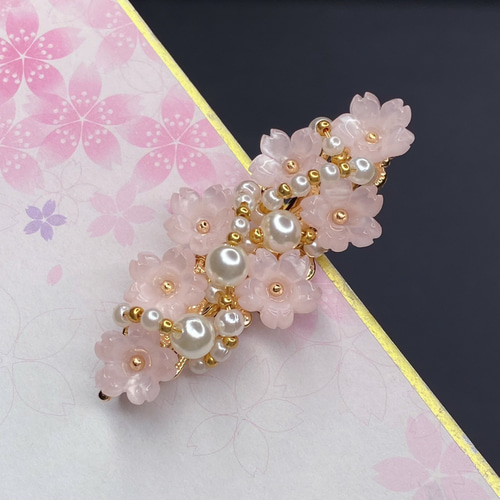 桜咲き誇る和風ヘアクリップ☆ 淡水パールと砂糖ビーズの木の実付き 桜咲き誇る和風ヘアクリップ☆ 淡水パールと砂糖ビーズの木の実付き