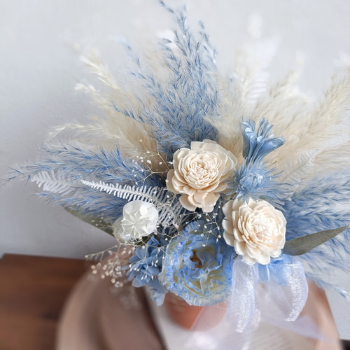 超早割 空色ブルーのアレンジメント母の日2025 水色 パンパスグラス