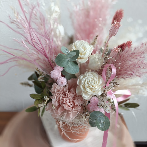 超早割カーネーションとピンクパンパスグラスのアレンジメント母の日