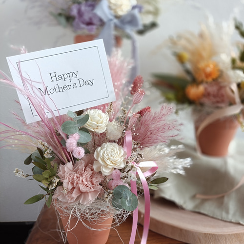 超早割カーネーションとピンクパンパスグラスのアレンジメント母の日