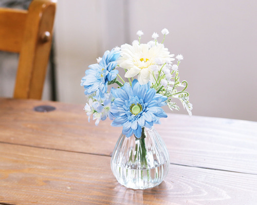 1年中楽しめる「ガーベラとグリーンのガラス器アレンジ」Creema限定