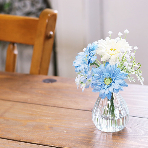 ガラス　手造り花器　水色 1年中楽しめる「ガーベラとグリーンのガラス器アレンジ」Creema限定