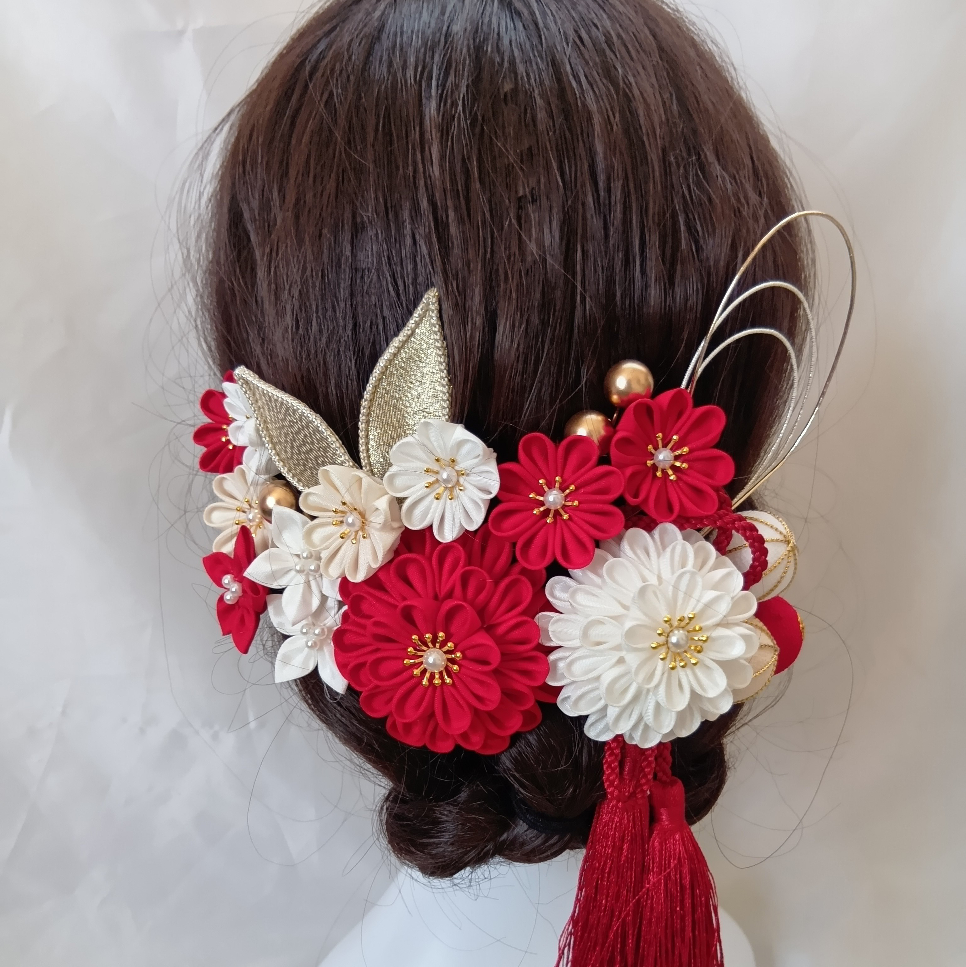 【受注制作】赤　白　つまみ細工　髪飾り　成人式　結婚式　七五三　和装　袴　ヘアアクセサリー　Uピン　タッセル　和玉　正絹