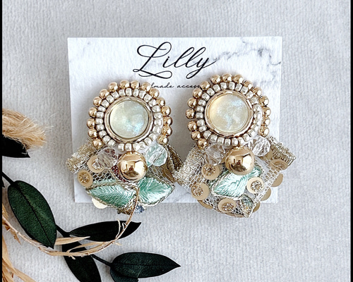 【#1318】ビーズ　フラワー　インドリボン　ハンドメイド　ピアス 1318】ビーズ刺繍 フラワー インドリボン ハンドメイドアクセサリー