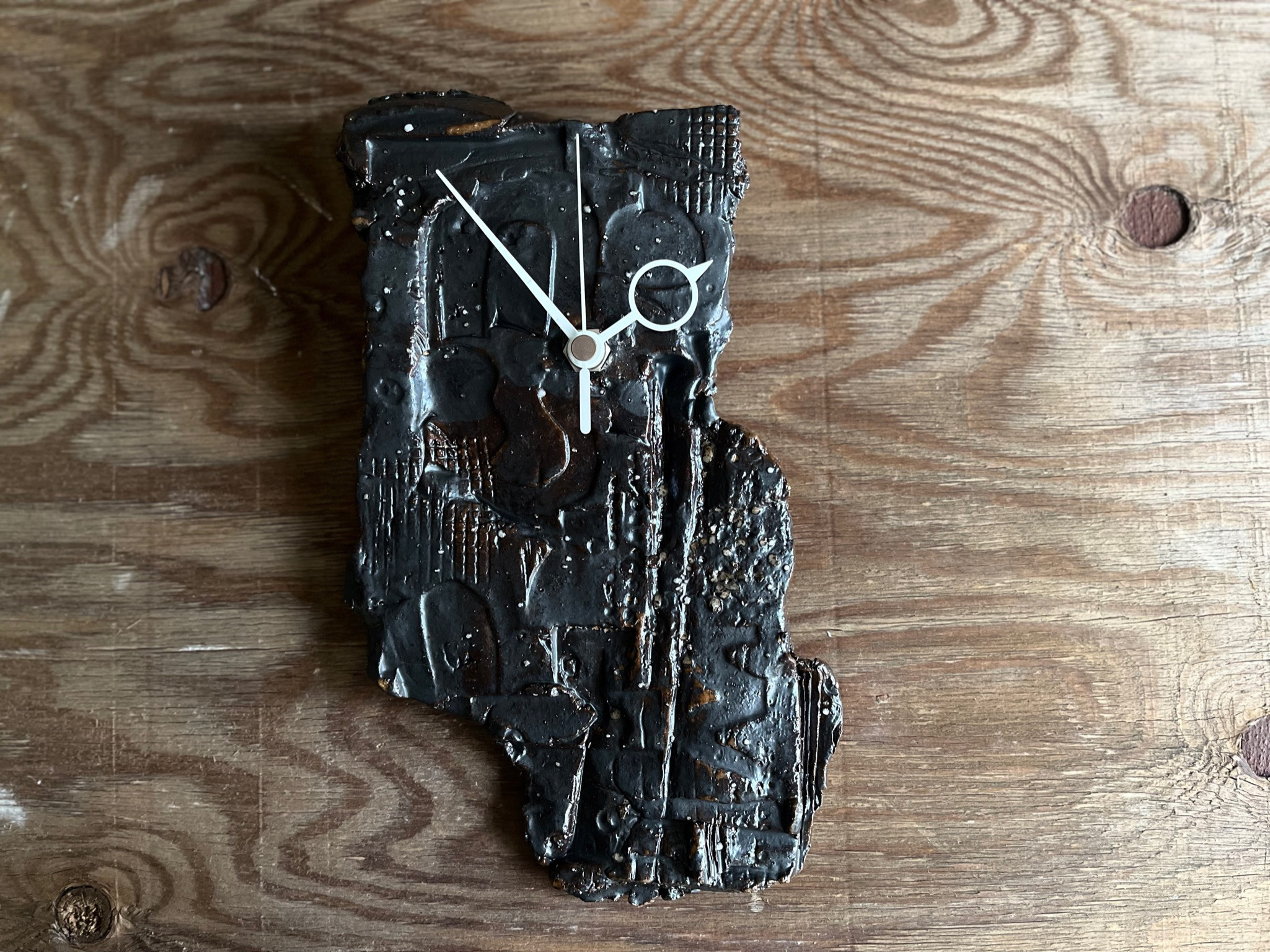 黒POP象嵌 26cm角掛け時計