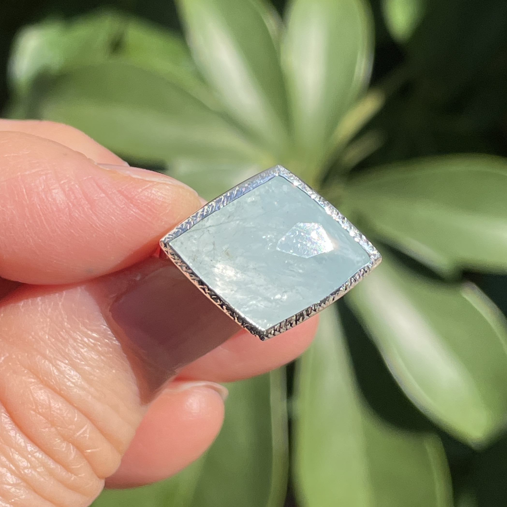 アクアマリン　変形ひし形　立体ラフカット　伏せこみ留　シルバーSV925リング