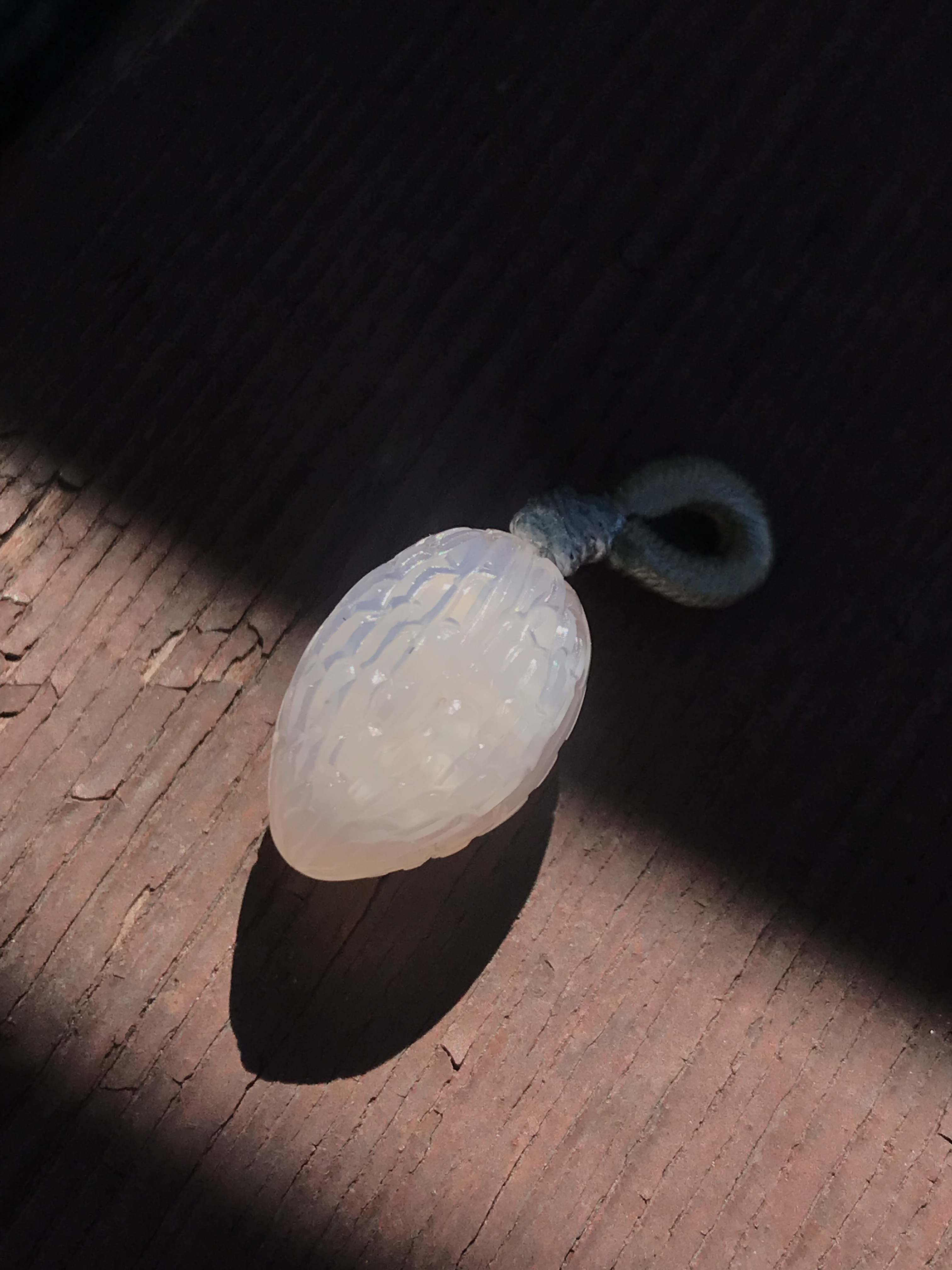 ゴビ石−1345 ゴビ瑪瑙　彫刻　『白ゴーヤ』