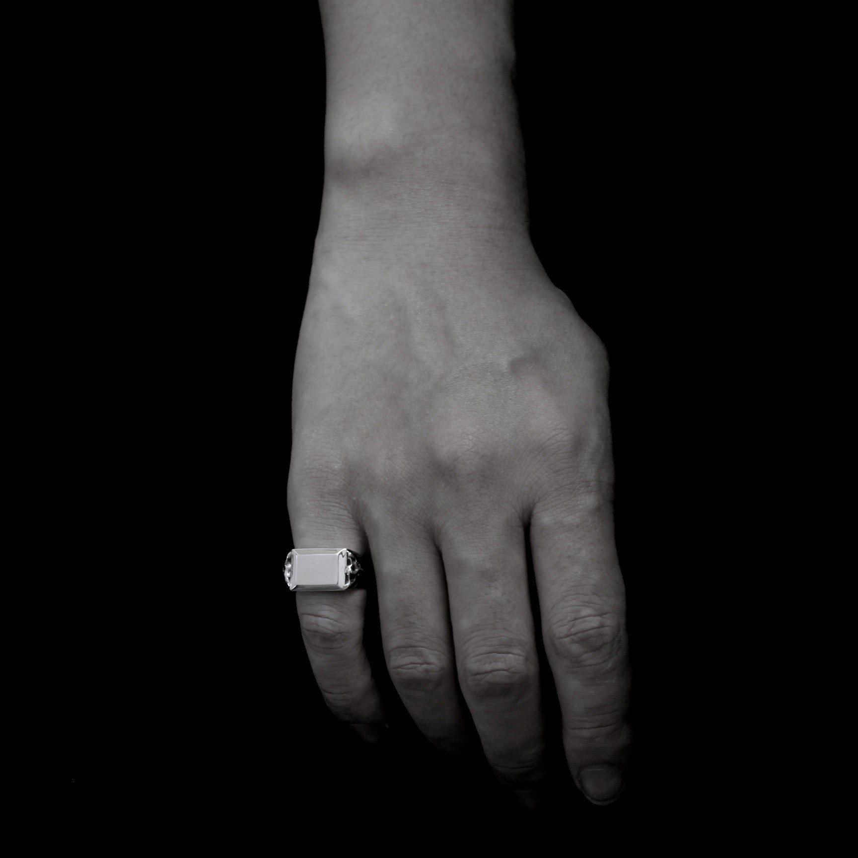 アノニマススクエアシグネットリング　Mr.R-04　ー　日常の中で一番意識が立つシルバー925リング　ー