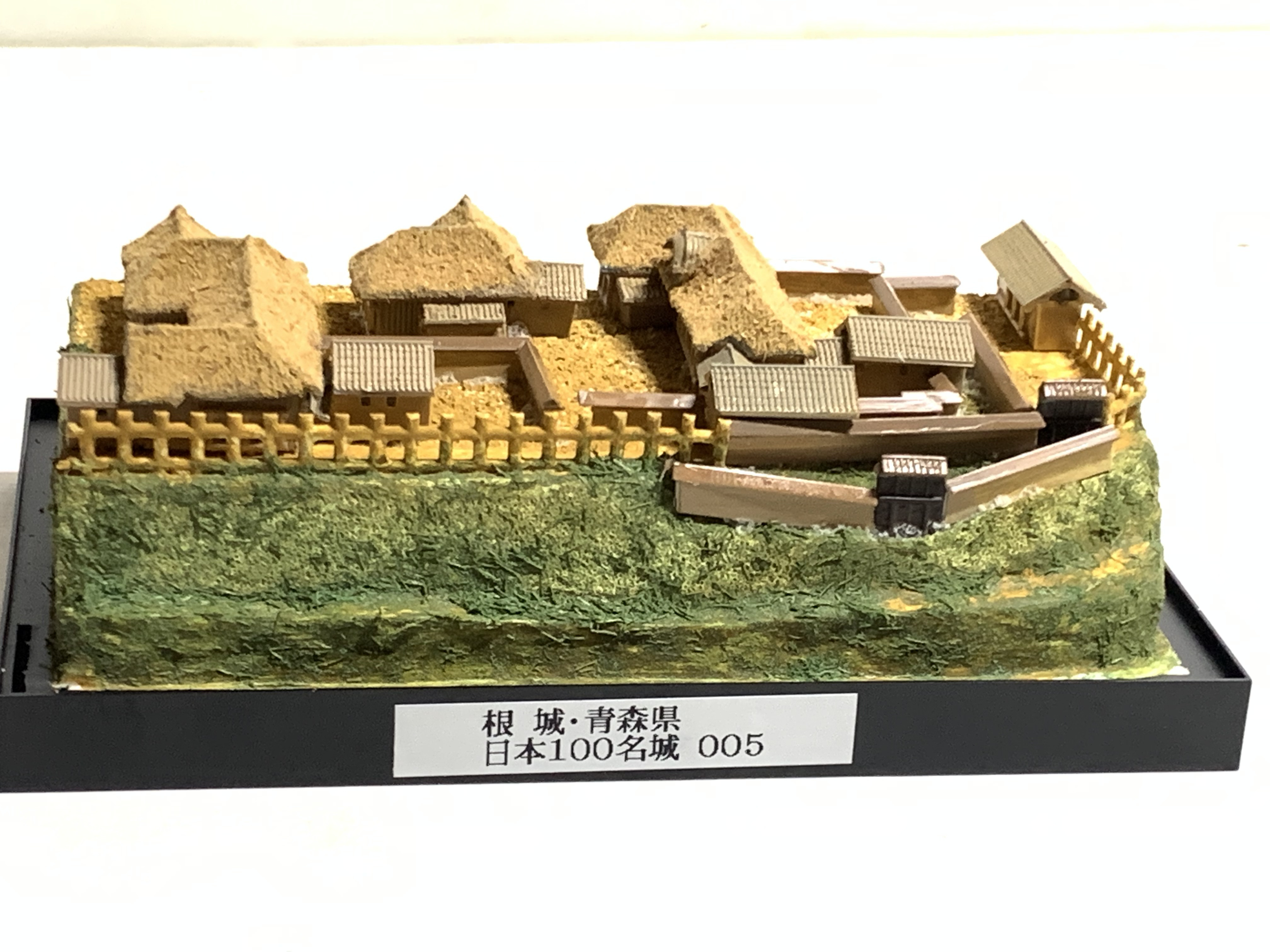 【完成品】根城・青森県　お城　ミニジオラマ　手のひらサイズ 　城コレ　ケース付き　プラモデル