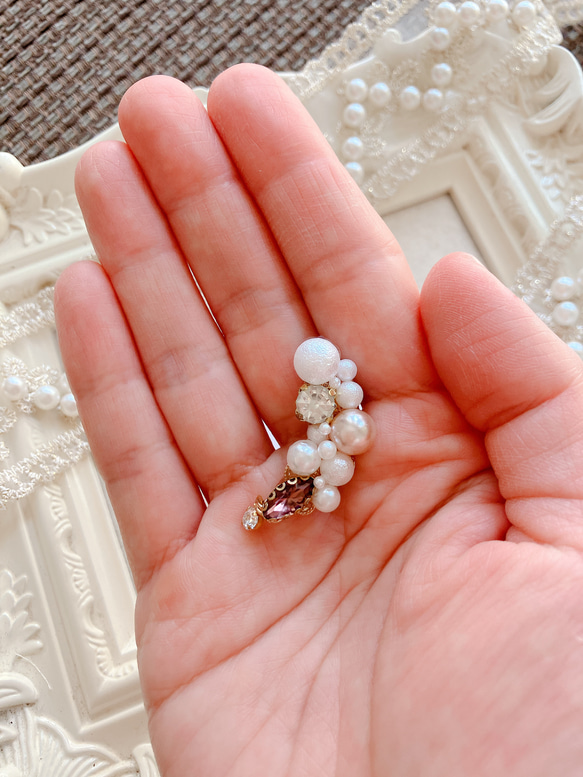 一粒ラインストーンがゆらゆら三日月ブローチ 4枚目の画像