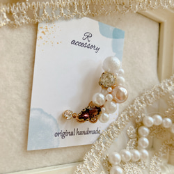 一粒ラインストーンがゆらゆら三日月ブローチ 2枚目の画像