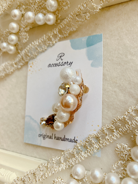 一粒ラインストーンがゆらゆら三日月ブローチ 3枚目の画像