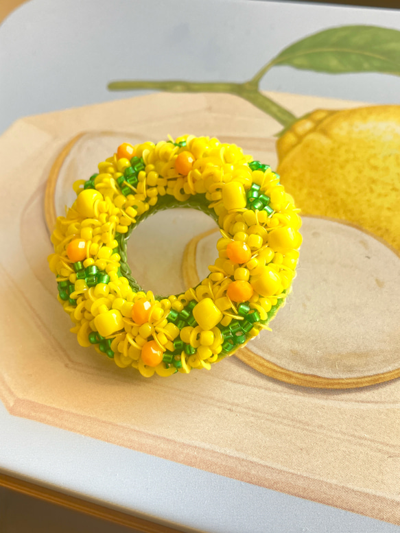 ミモザ ビーズ 刺繍 ブローチ ハンドメイドアクセサリー