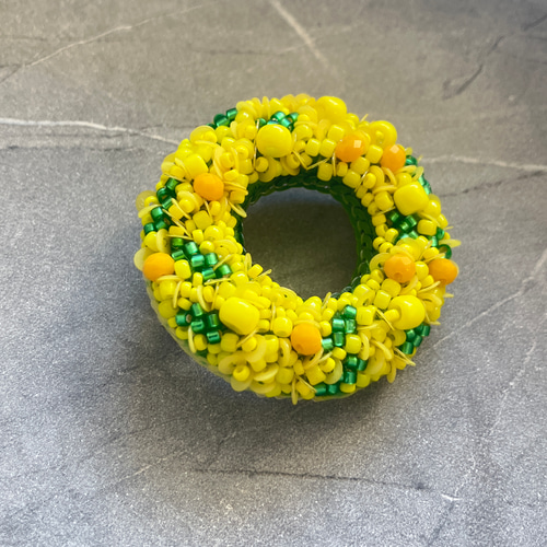 ビーズ刺繍ブローチ 大人 サークル ミモザ風 ブローチ happa 通販