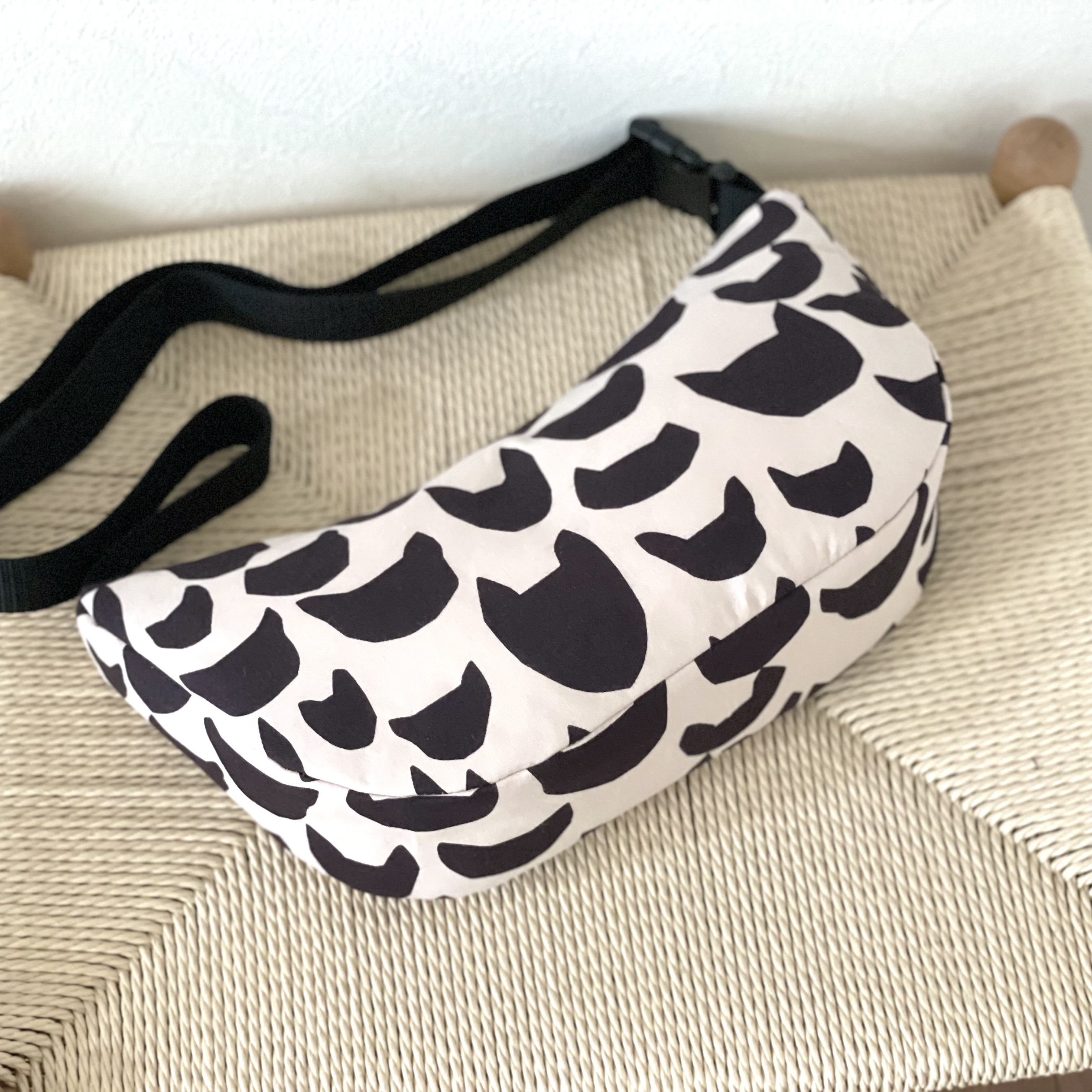 ⚮̈ミナペルホネン　からだにフィットするボディバッグ　anone-anone light beige