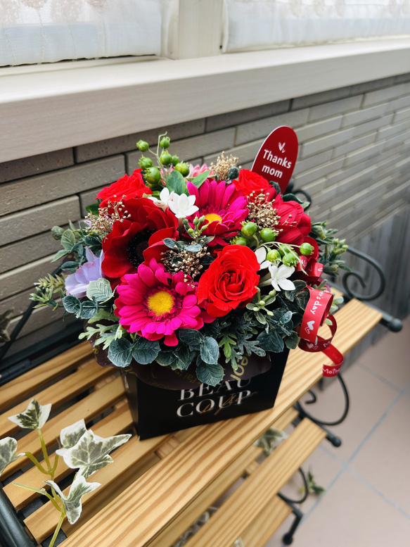 真っ赤なバラのアレンジ　プリザーブドフラワー　還暦御祝　敬老の日　ご結婚御祝 5枚目の画像