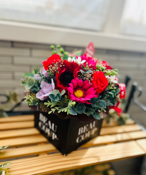 真っ赤なバラのアレンジ　プリザーブドフラワー　還暦御祝　敬老の日　ご結婚御祝 10枚目の画像