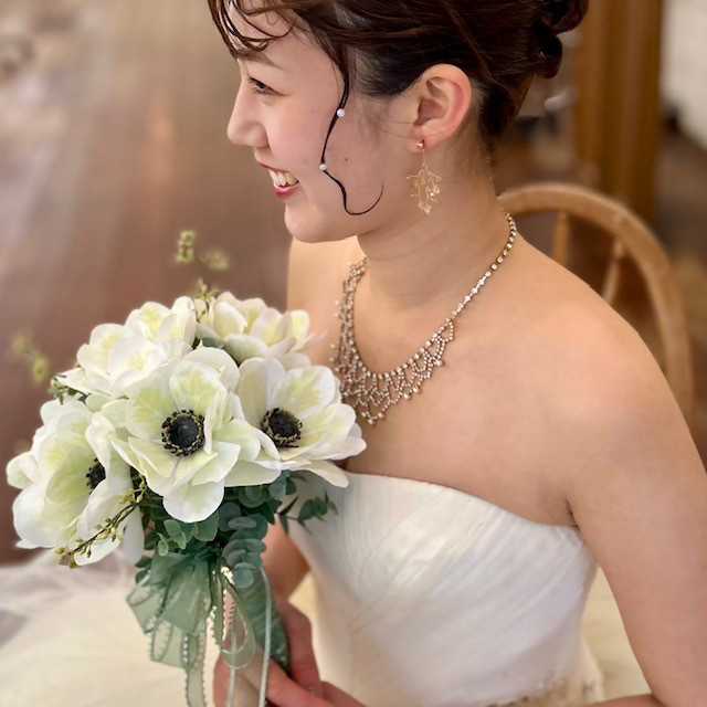 ウエディングブーケ　アネモネ　ホワイトブーケ　クラッチブーケ　アーティフィッシャルフラワー　大人可愛いブーケ