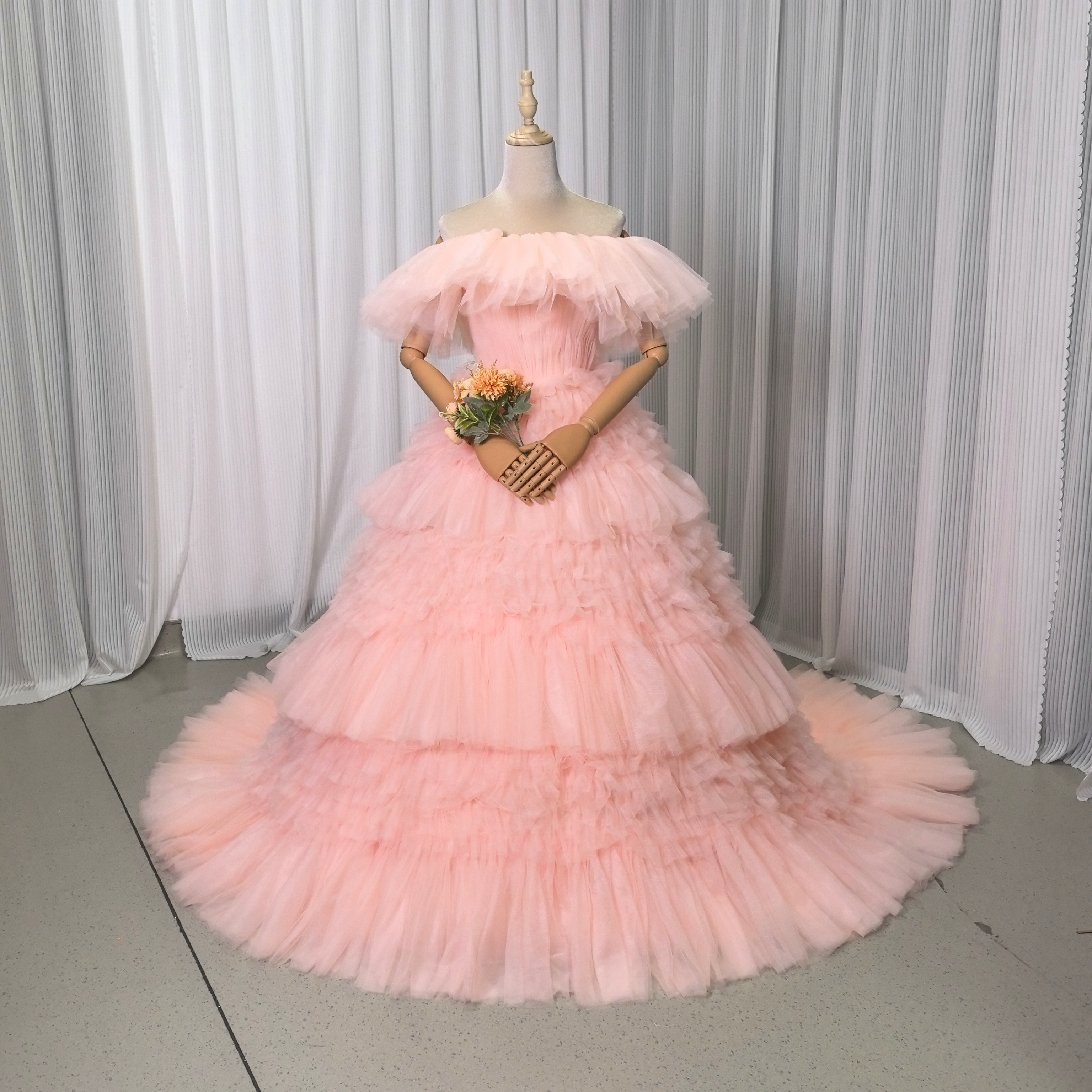 送料無料！カラードレス オフショルダー フリルドレス チュールドレス 薄ピンク 結婚式 取り外しオフショルダー