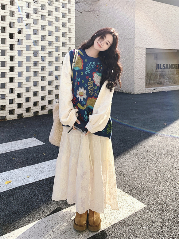 Ameri VINTAGE 花柄ワンピースとベスト Ameri（アメリ）の「COCO FLOWER DRESS（ワンピース）」 - WEAR