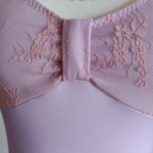 ラベンダー色の可愛いリボンをデザインした娘役風レオタード ピンクの