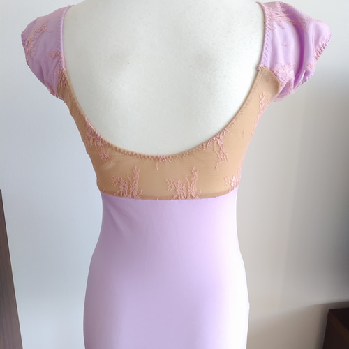 ラベンダー色の可愛いリボンをデザインした娘役風レオタード ピンクの