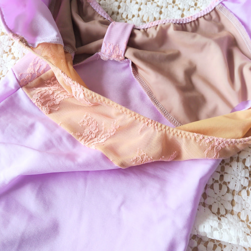 ラベンダー色の可愛いリボンをデザインした娘役風レオタード ピンクの