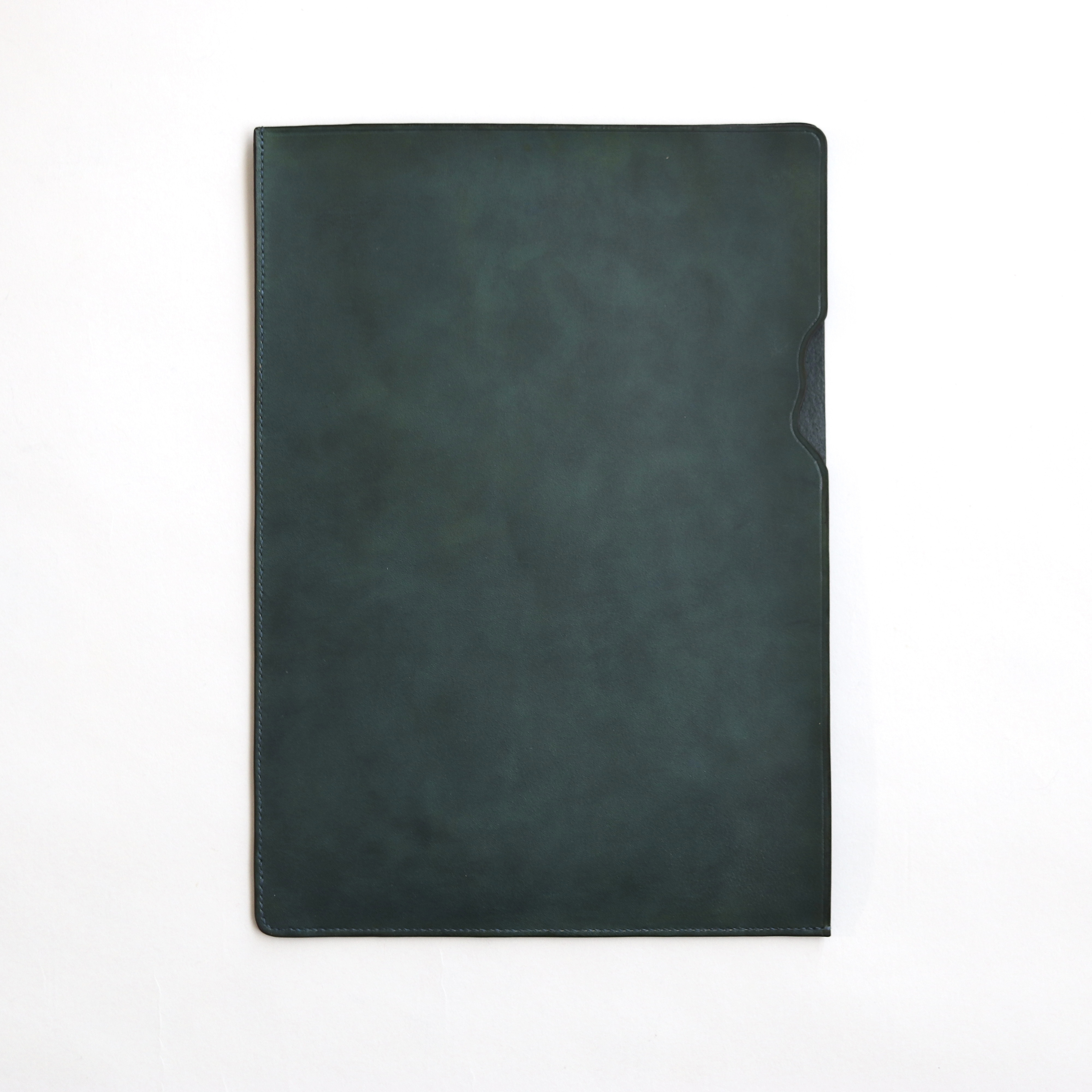 藍とウコンで染めたレザーファイル