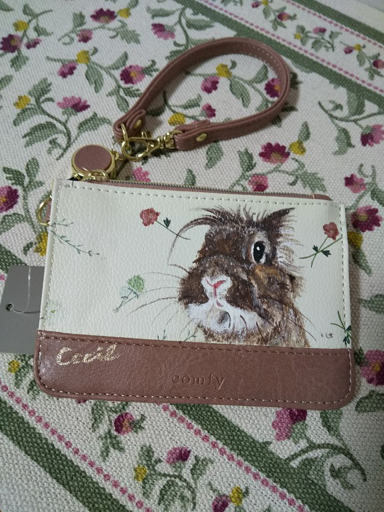 R-768　手描き　うさぎのリール付きパスケース（フラグメントケース）
