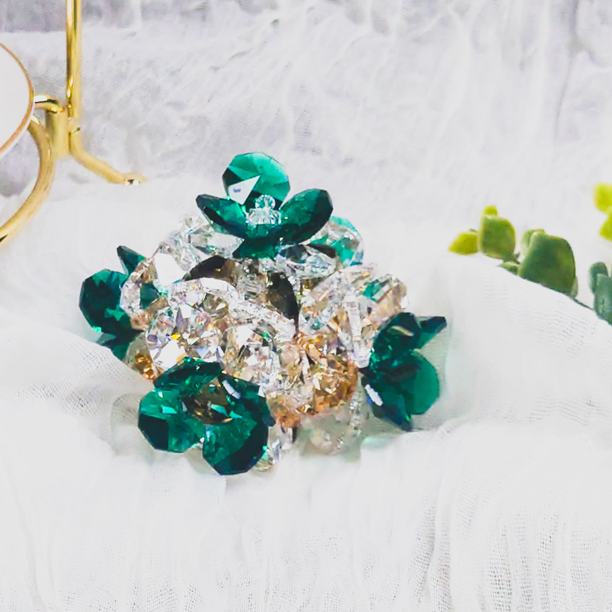 SN24C1015-22 アスフォー社製クリスタル使用　お花のピラミッドのサンキャッチャー　置き型◆グリーン３