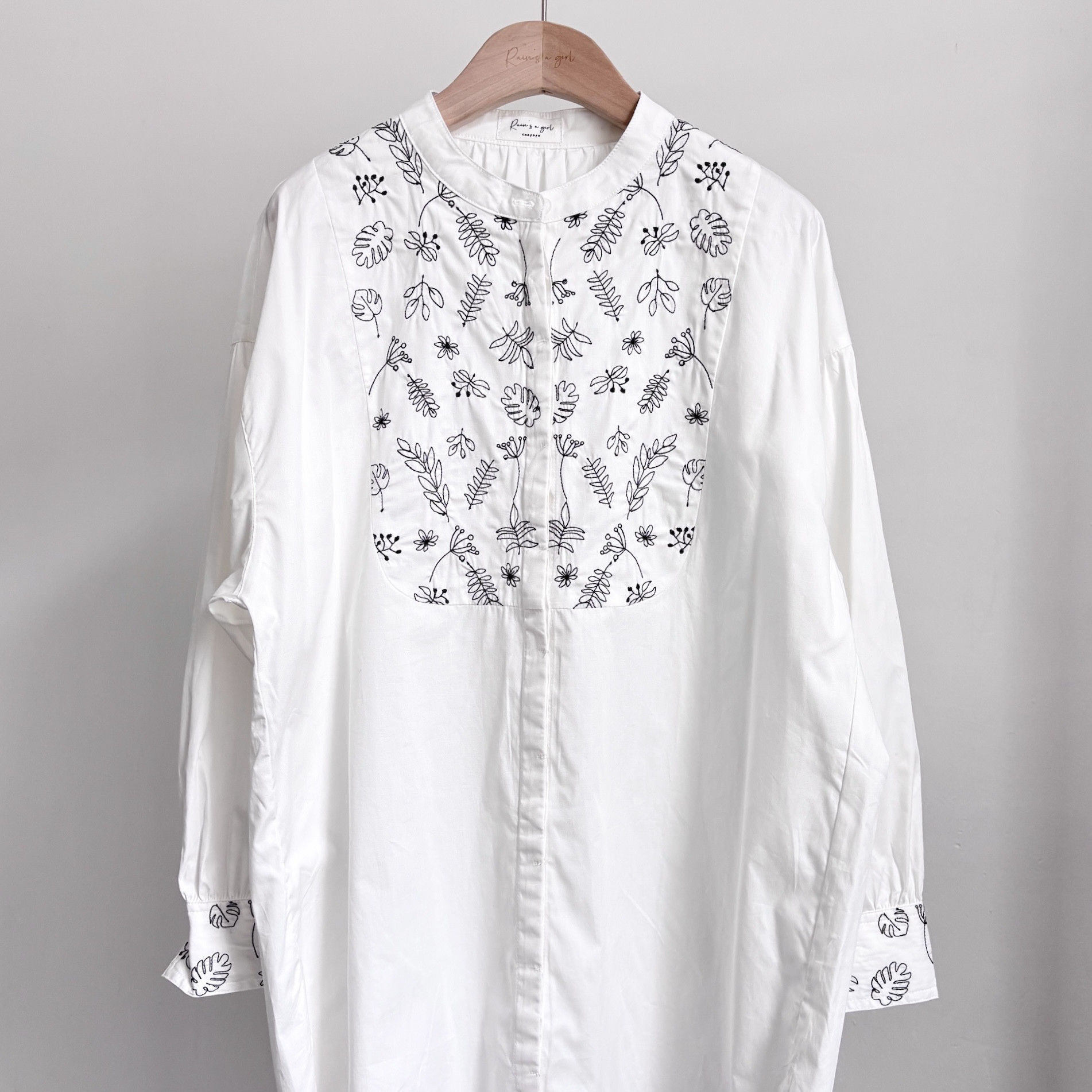 【コットン★ロング丈シャツ★刺繡】春の花柄│爽やかな白│丸ネック│着瘦せ効果│オリジナルデザイン│T-189LB