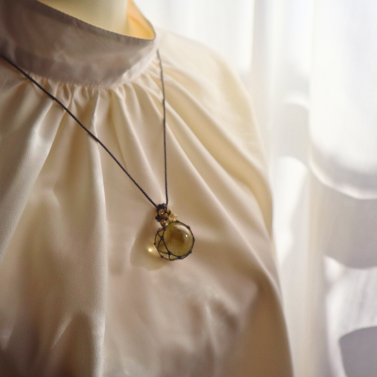 ペンダントトップ ネックレス シトリン 天然石 大きめ 丸玉   金属アレルギー対応 マクラメ 5102302 大人かわ