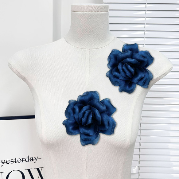 立体薔薇モチーフ　12cm*12cm ロイヤルブルー 2枚目の画像