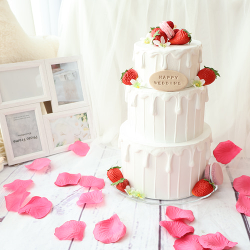 超bigウェディングクレイケーキ ウェルカムスペース 結婚式 いちごいっぱい！ウエディングケーキ