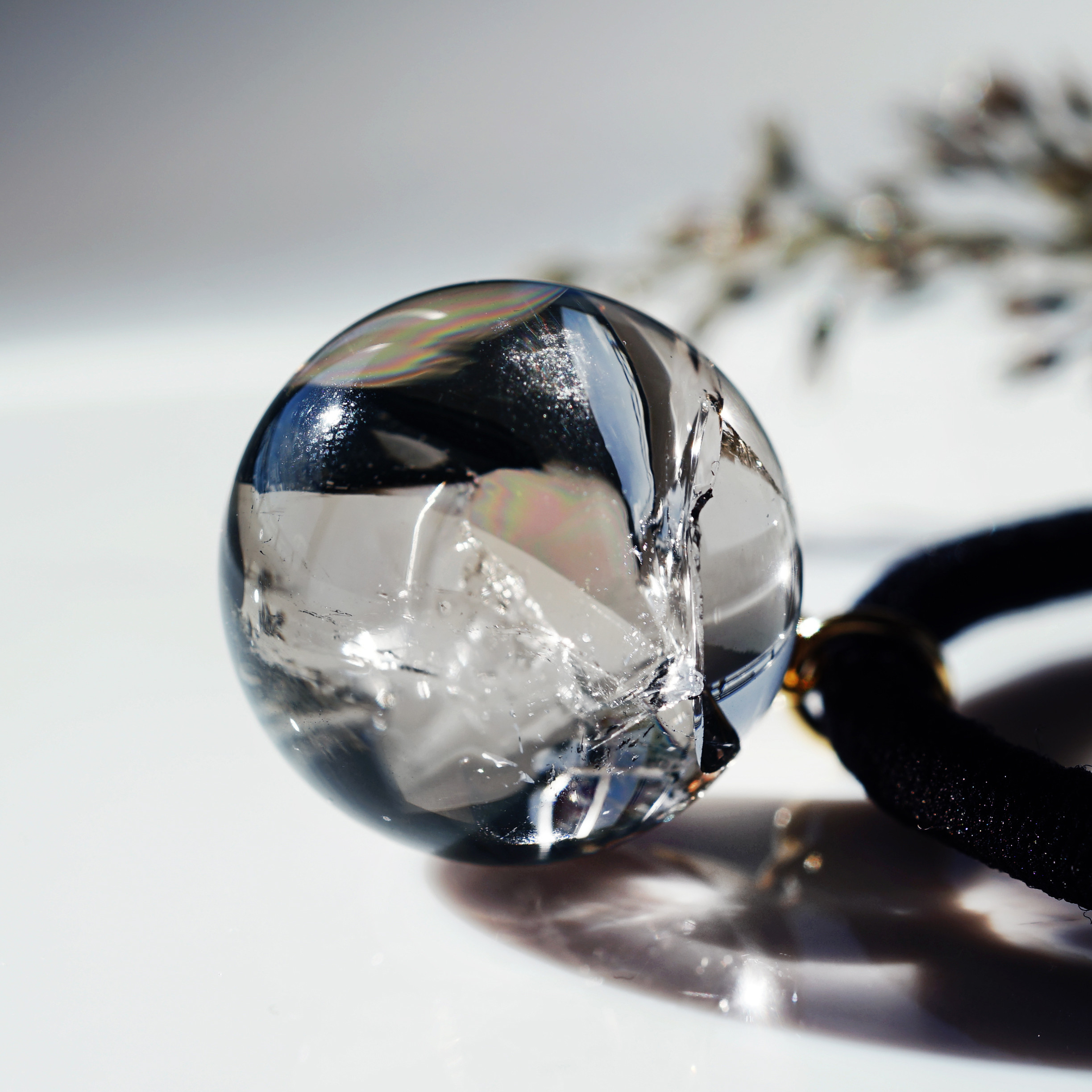 天然スモーキークォーツのアイリス（虹入り）一粒ボールヘアゴム/ポニーフック　～夜明けの光