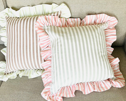 フリルクッションカバー　ハンドメイド♡ ファスナーなし♡フリルクッションカバーの作り方｜簡単DIY